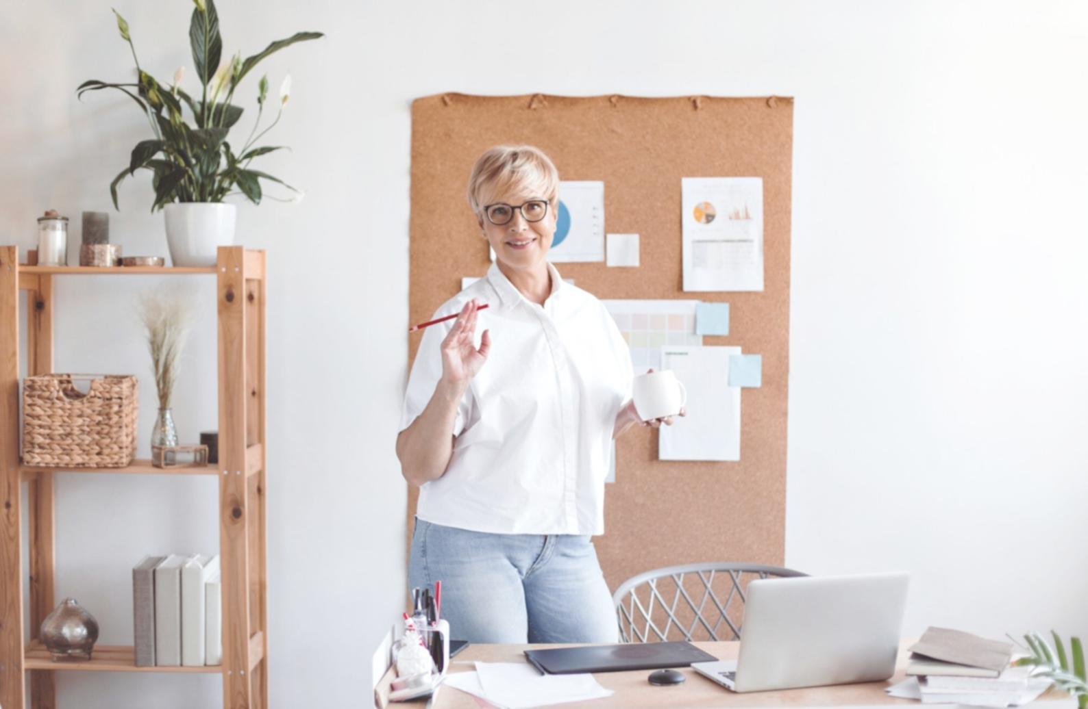 Erfolgreiche Schreibsession mit Notizen und kreativen Ideen